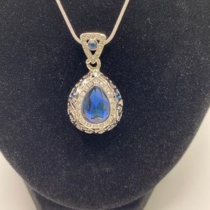 Stunning pendant necklace with blue and clear crystals